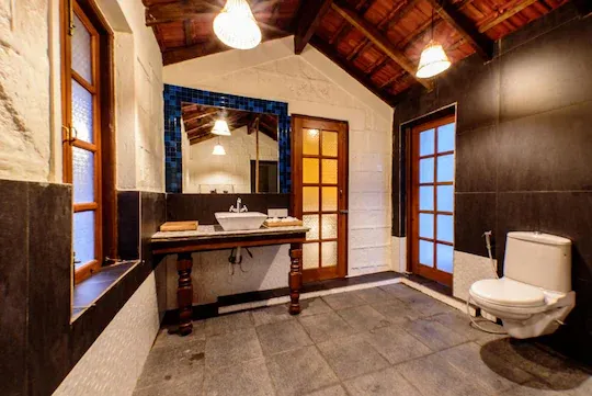 Attached bathroom in the 2 Bedroom Pool Villa
